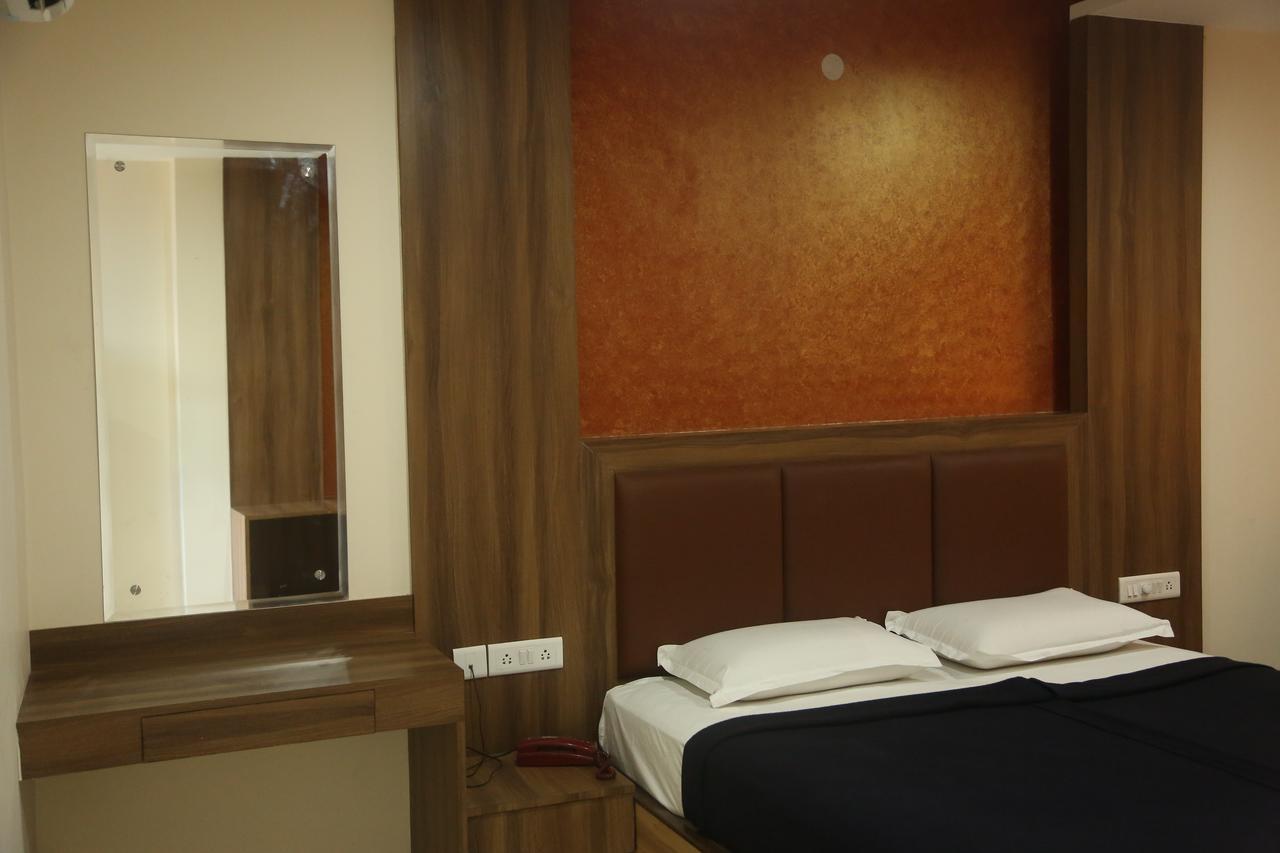 Hotel Dwaraka Paradise Hyderabad Bagian luar foto