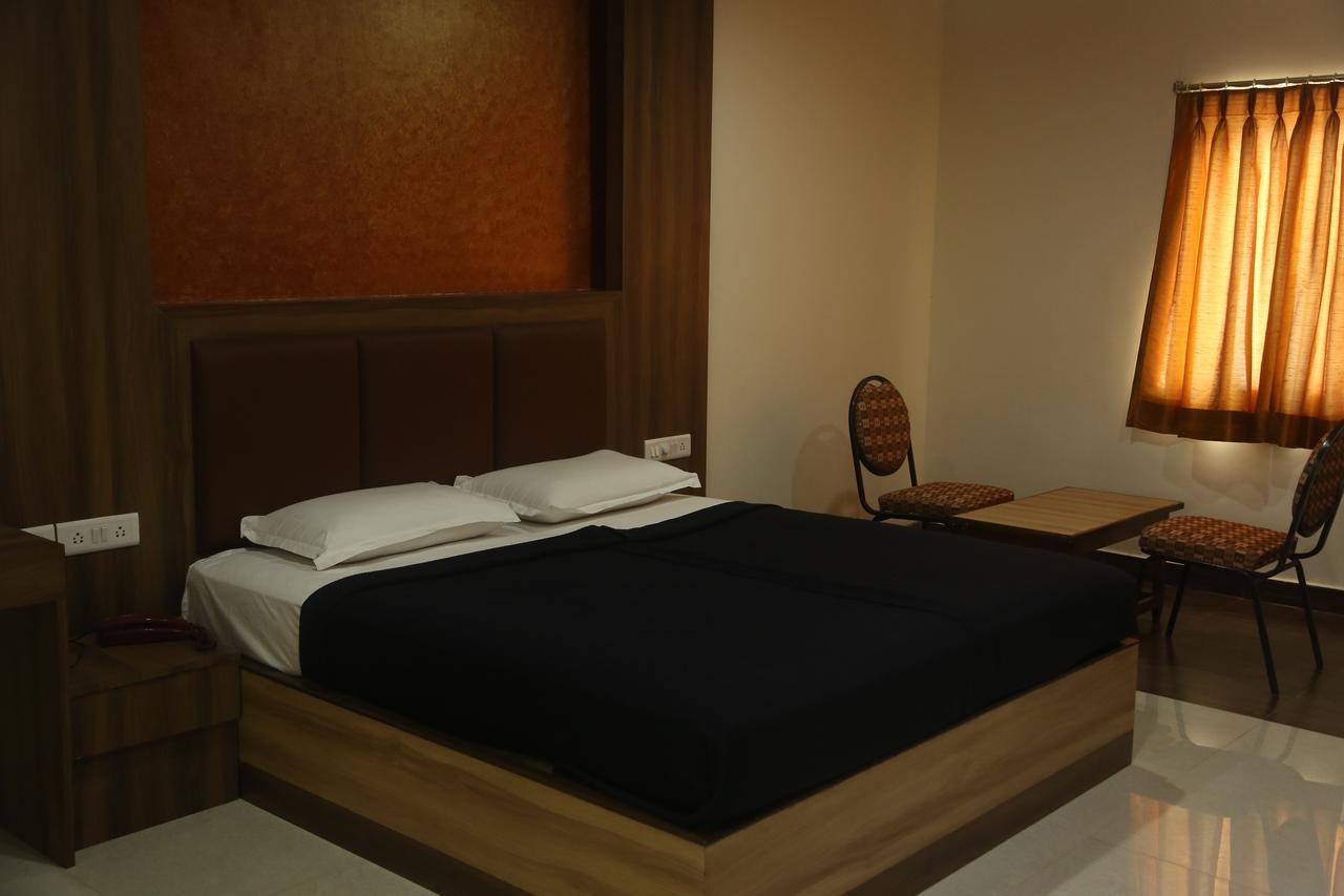 Hotel Dwaraka Paradise Hyderabad Bagian luar foto