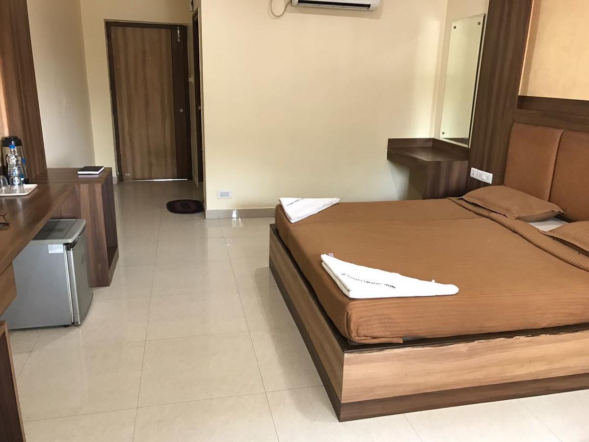 Hotel Dwaraka Paradise Hyderabad Bagian luar foto